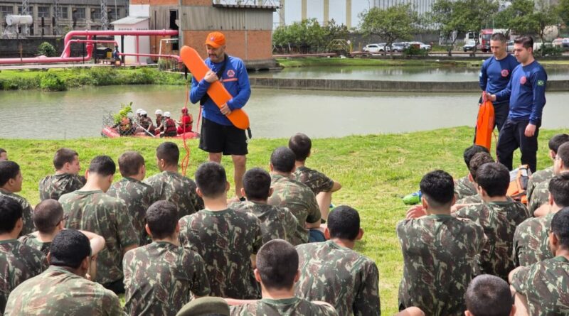 Defesa Civil de São Caetano capacita atiradores do Tiro de Guerra para atuação em situações de chuvas intensas