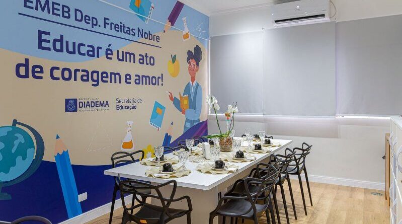 EM Dep. Freitas Nobre inaugura nova sala dos professores e nova copa