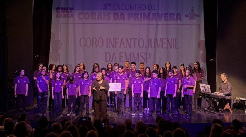 Encontro de Corais da Primavera celebra o canto coletivo e lota CineTeatro Santos Dumont em São Caetano