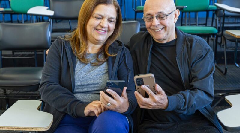 Fundação Florestan Fernandes ensina pessoas 50+ a explorar o mundo digital