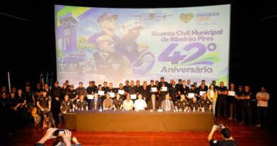 GCM de Ribeirão Pires celebra 42 anos com homenagem a agentes por tempo de serviço