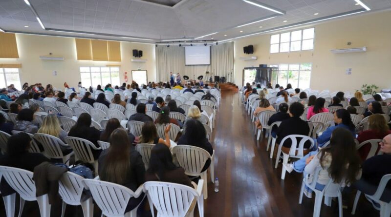 No mês dos professores, Prefeitura de Diadema promove encontro pedagógico sobre leitura e escrita na Educação Infantil