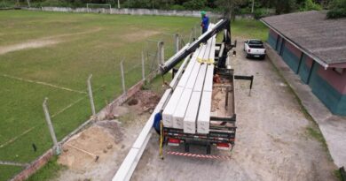 Prefeitura de Ribeirão Pires instala nova iluminação no Campo do Jardim Luso