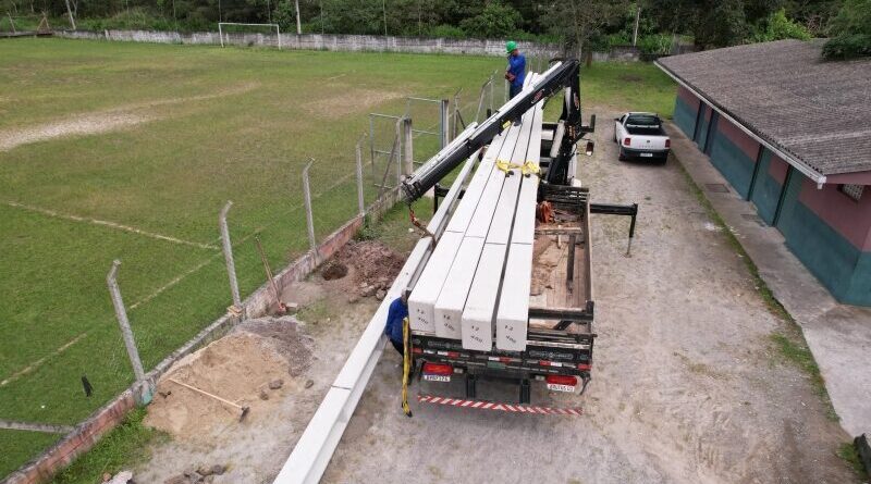 Prefeitura de Ribeirão Pires instala nova iluminação no Campo do Jardim Luso