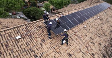 Ribeirão Pires avança na implantação de energia solar e instala sistema no Paço Municipal