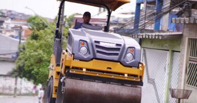 Ribeirão Pires inicia aplicação de asfalto na Rua Luiz Botacin, no Parque Aliança