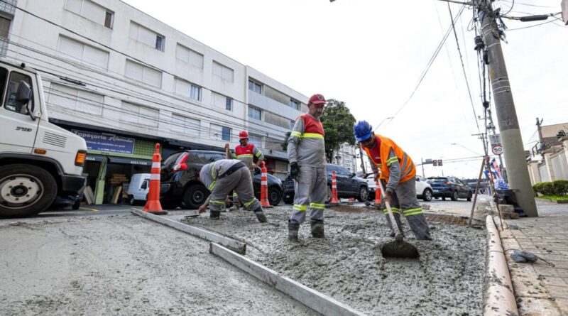 São Caetano executa pavimento de concreto nos pontos de parada de ônibus e recapeamento da Av. Goiás avança