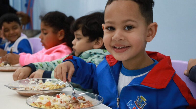Semana Municipal da Alimentação terá cardápio especial nas escolas e seminário aberto ao público